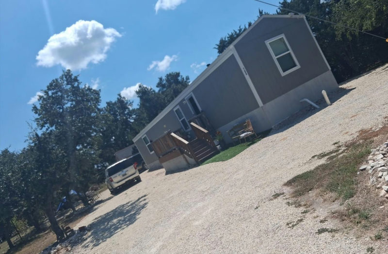 700 Brooks Mill Rd — exterior