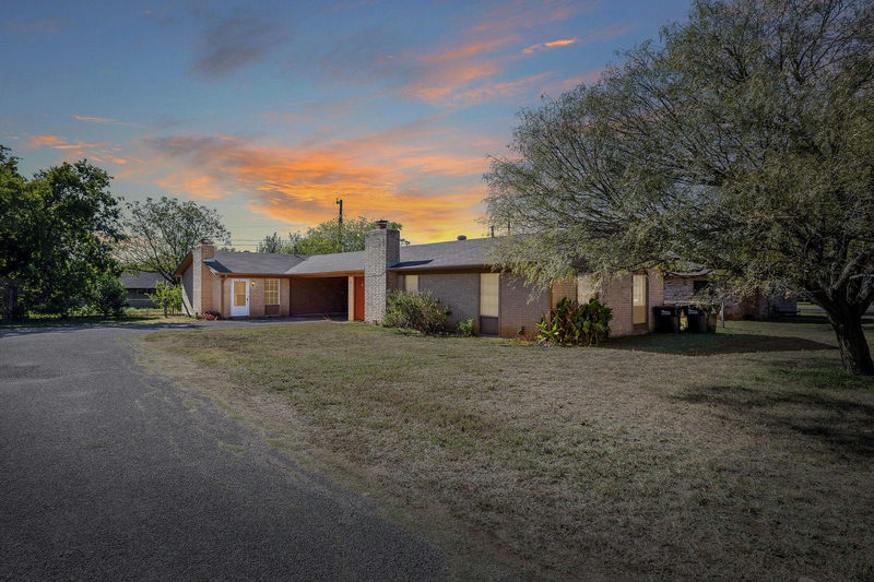 2402 Cottonwood Dr — exterior