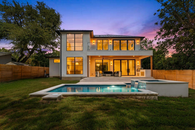 4700 Banister Ln — exterior