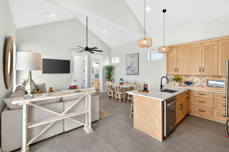 114 Porto Villageo Dr — exterior