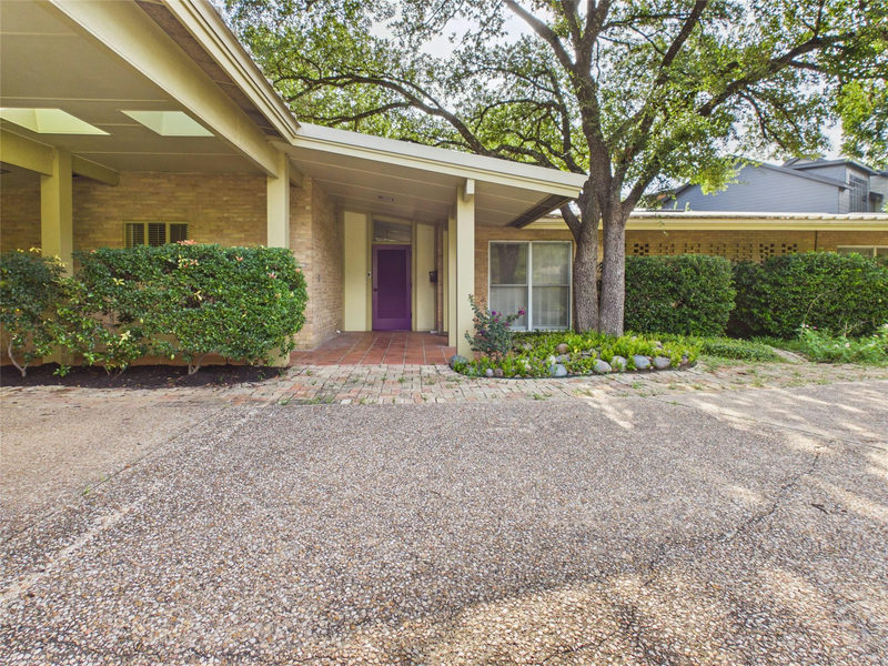 1202 Belmont Pkwy — exterior
