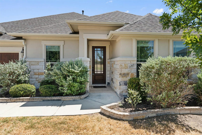 1205 Knowles Dr — exterior