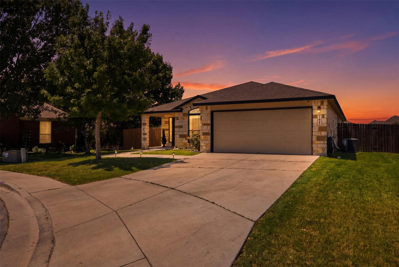 1617 Sunflower St — exterior