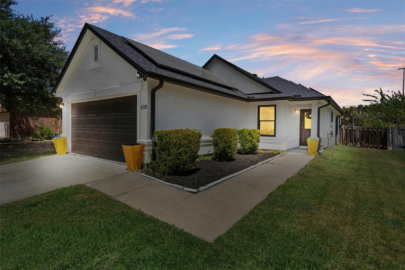 4202 Kings Canyon Dr — exterior