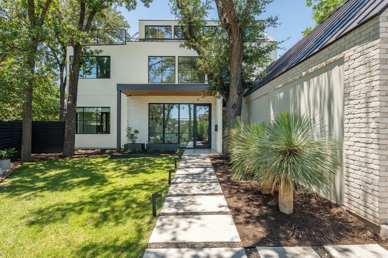 1102 Heritage Way — exterior