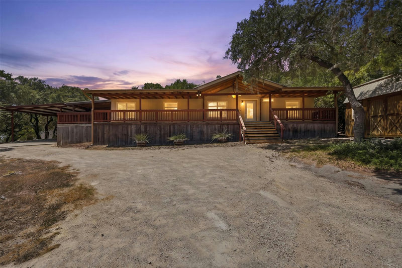 833 Nelson Dr — exterior