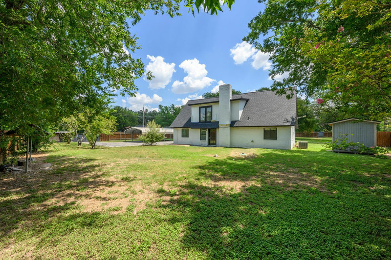 12900 Ben Milam Dr — exterior