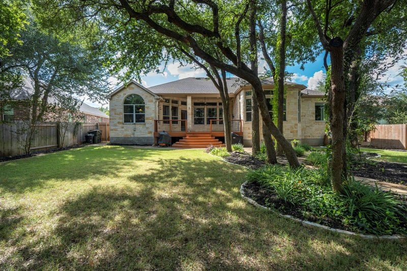 111 Raindance Cv — exterior