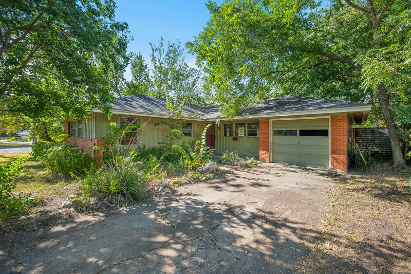 1613 Larkwood Dr — exterior