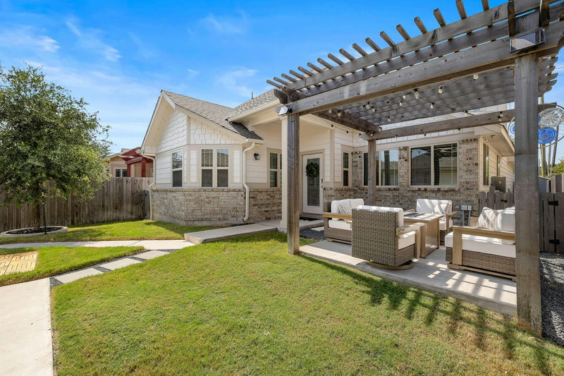 5915 Principale Dr — exterior