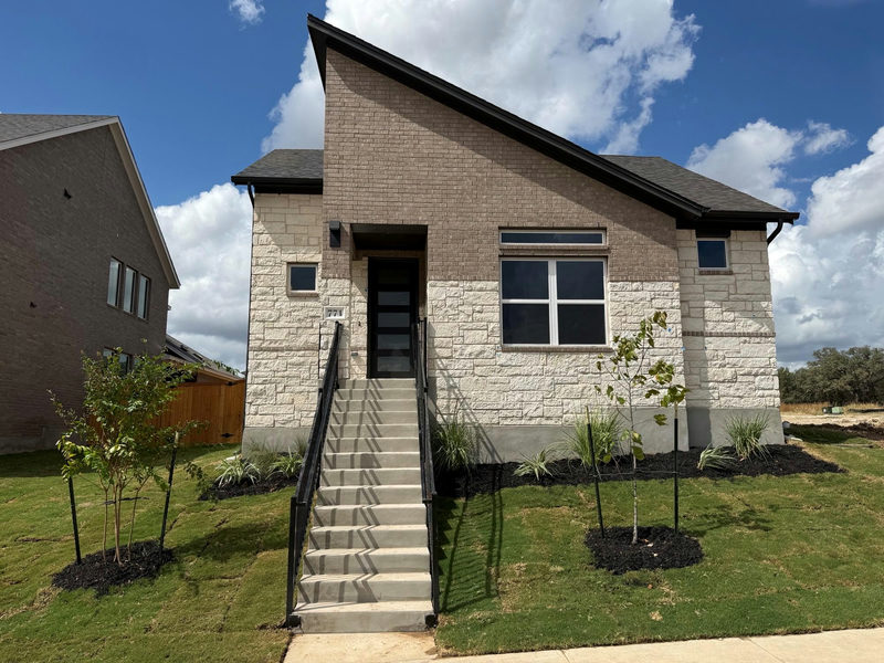 771 Clarissa St — exterior