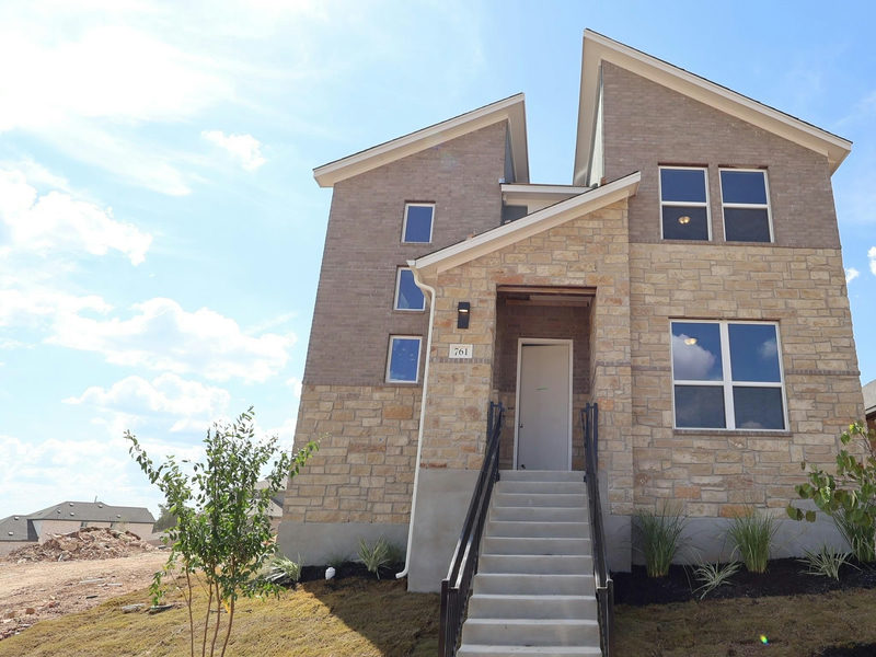 761 Clarissa St — exterior