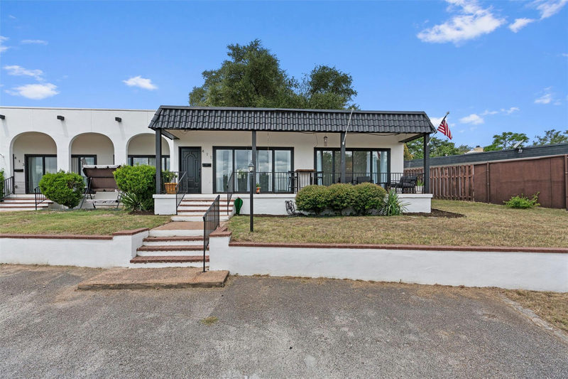 411 Seawind — exterior