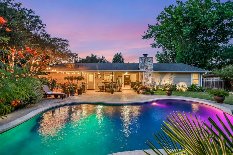 10909 Rustic Manor Ln — exterior