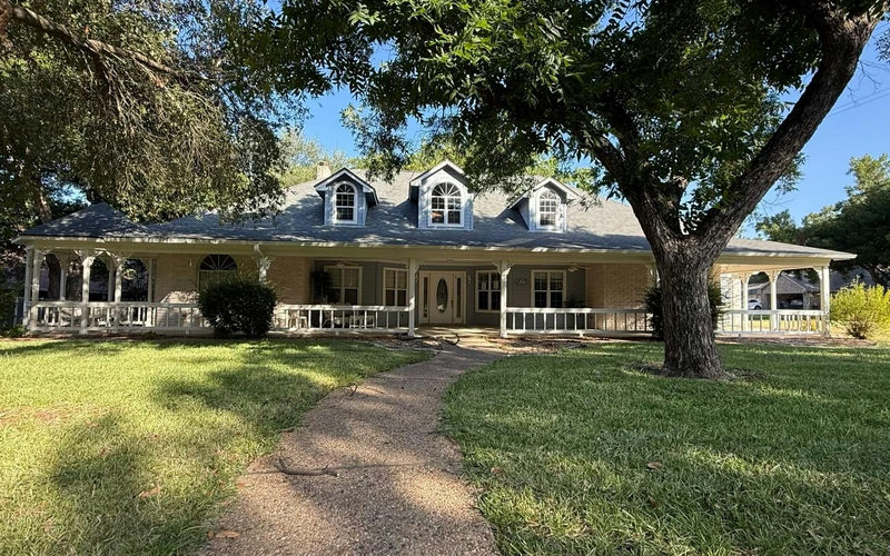 266 Quail St — exterior