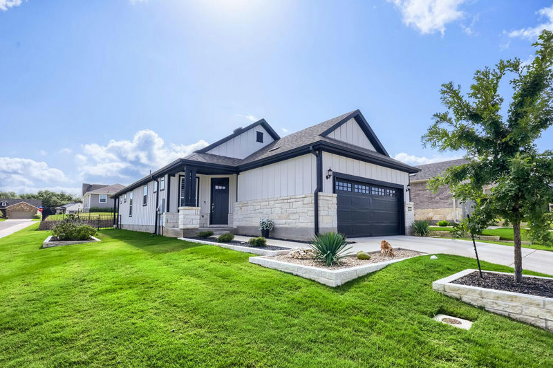 126 Clay Hill St — exterior