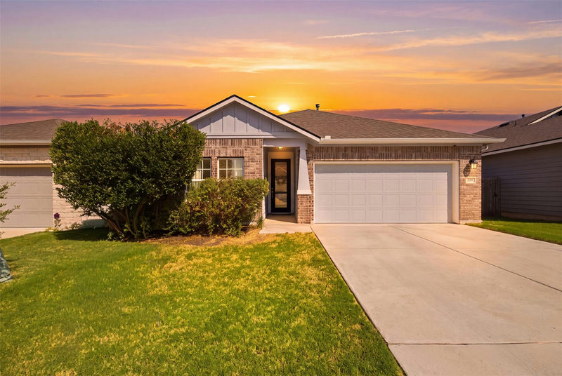 208 Winding Hollow Ln — exterior