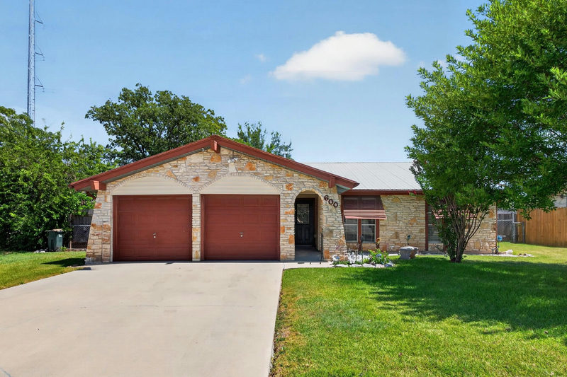 600 E Central Dr — exterior
