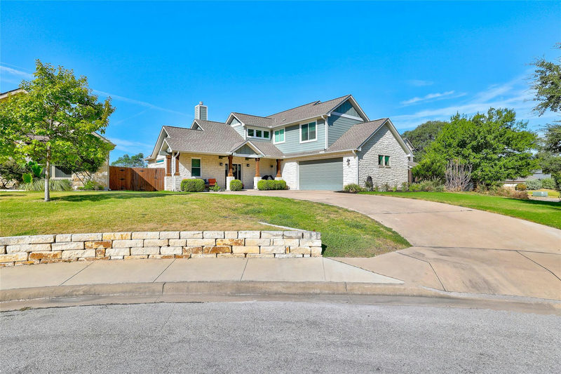 555 River Bluff Cir — exterior