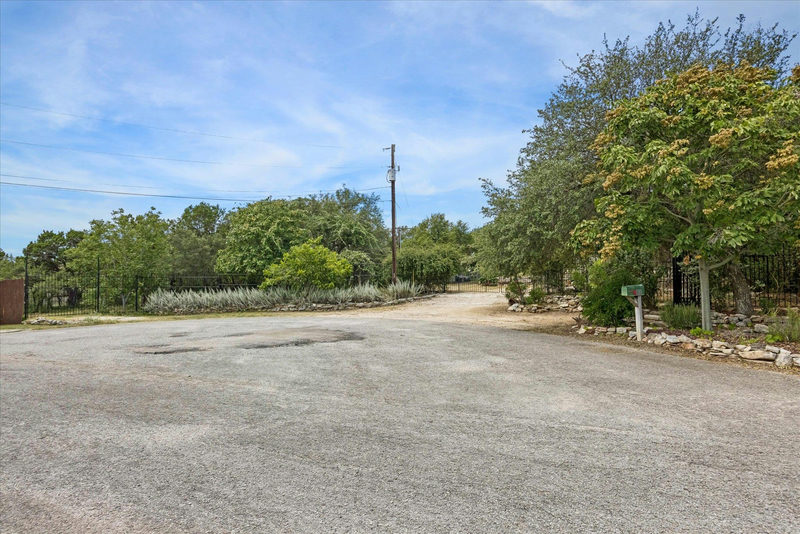 180 Donna Dr — exterior