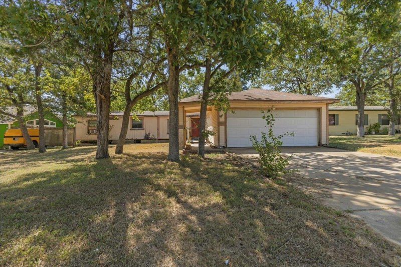 125 Live Oak Dr — exterior