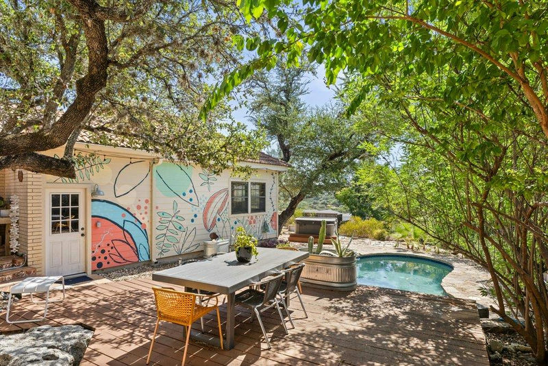 124 Lakeway Dr — exterior