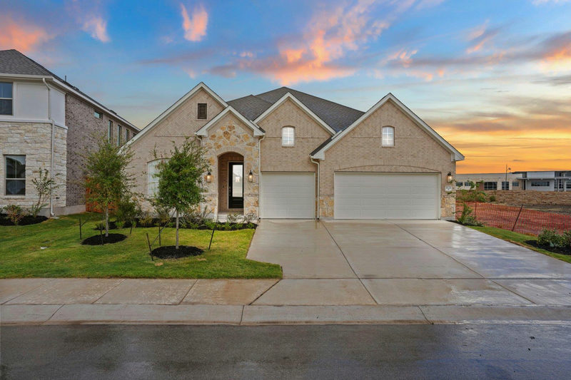 1121 Ellensburg Dr — exterior
