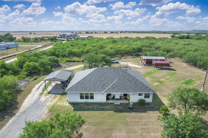 5734 FM 621 — exterior