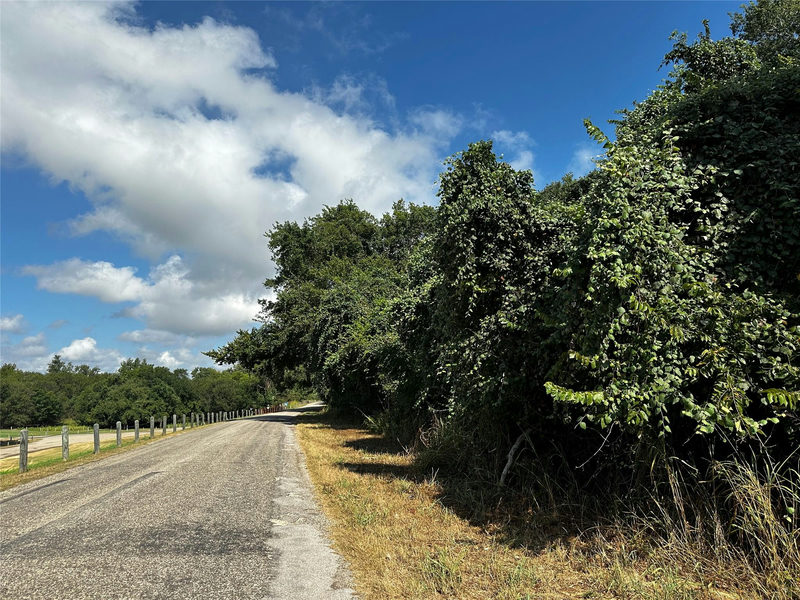 392 Riverside Dr — exterior