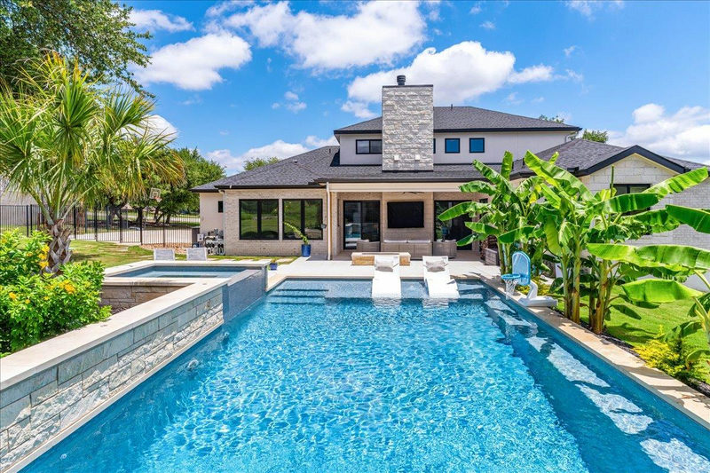 9600 Stratus Dr — exterior