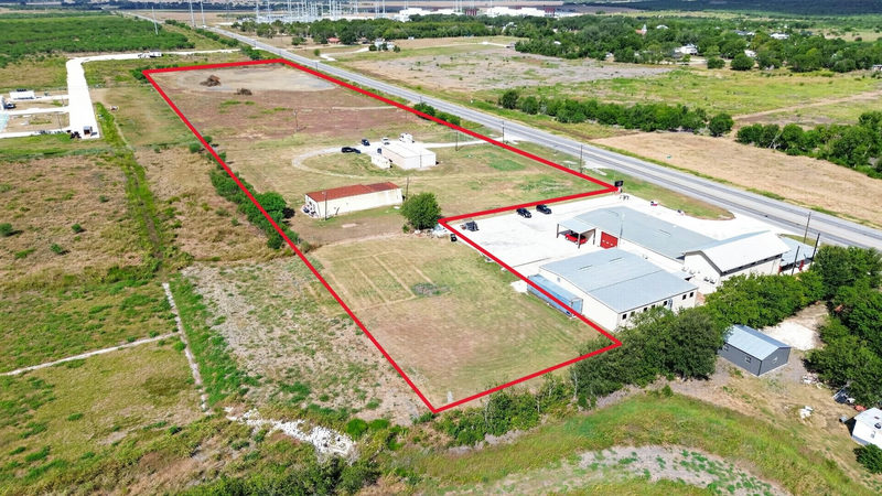 9675 Hwy 142 — exterior