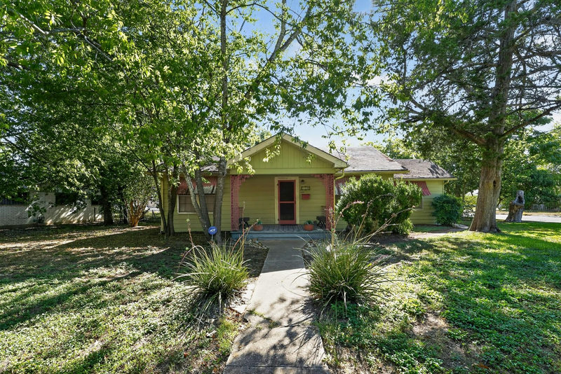 316 Guadalupe St — exterior