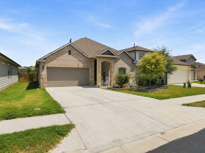 111 Rainmaker Cv — exterior