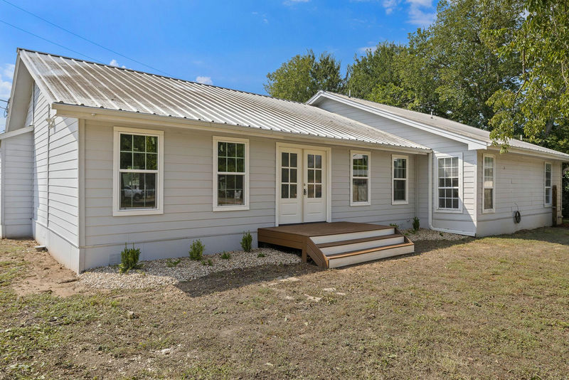 205 E Myrtle Ln — exterior