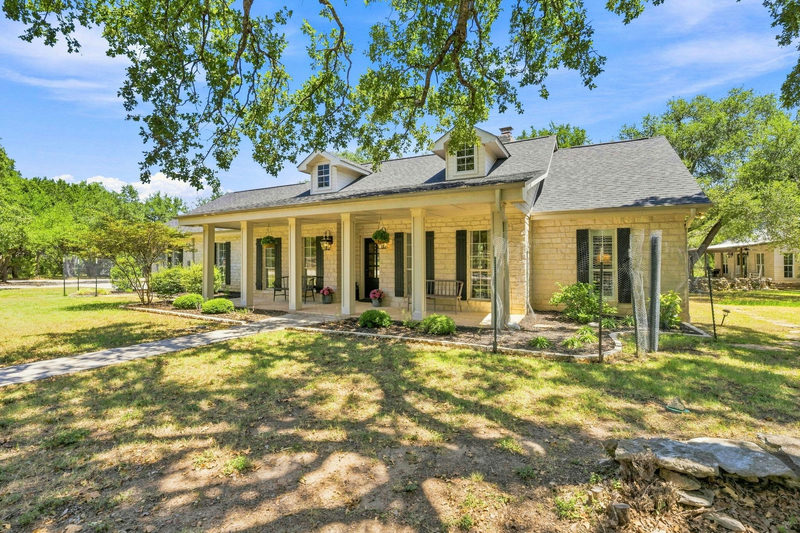 262 E Ridgewood Rd — exterior