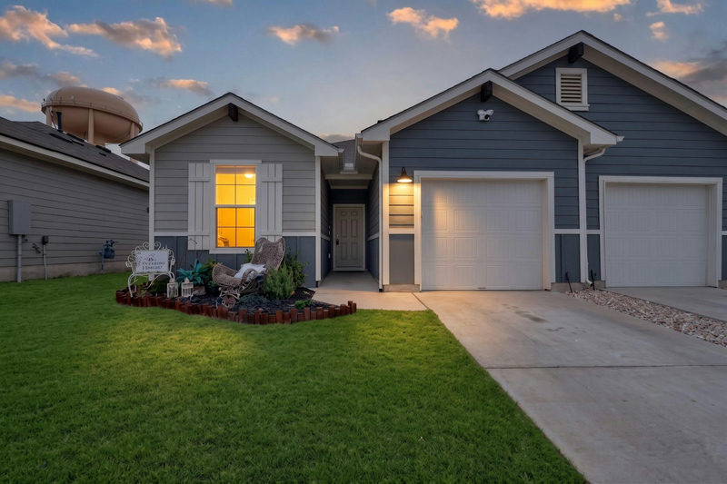 439 Arnold Loop #A — exterior