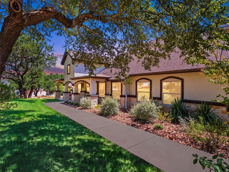 1711 Mountain Spgs — exterior