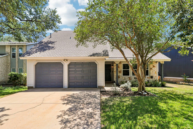 7703 Copperas Dr — exterior