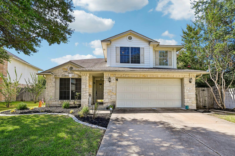 713 Johnny Bench — exterior