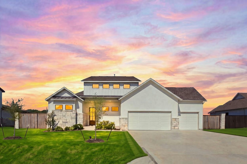 145 McNaughton Dr — exterior