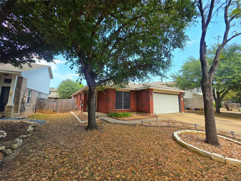 15528 Miss Adriennes Path — exterior