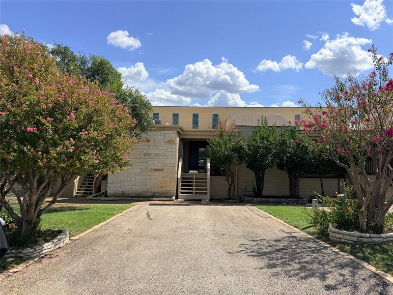 18205 Lakepoint Cv — exterior