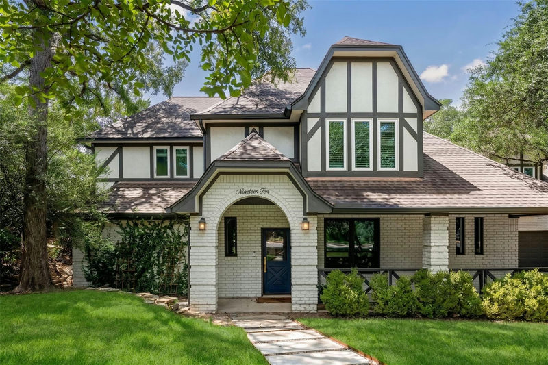 1910 Holly Hill Dr — exterior