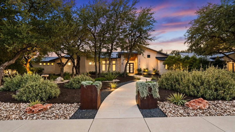 7916 Orisha Dr — exterior