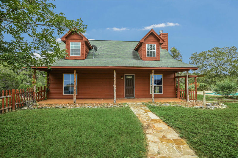 2355 Sandy Point Rd — exterior