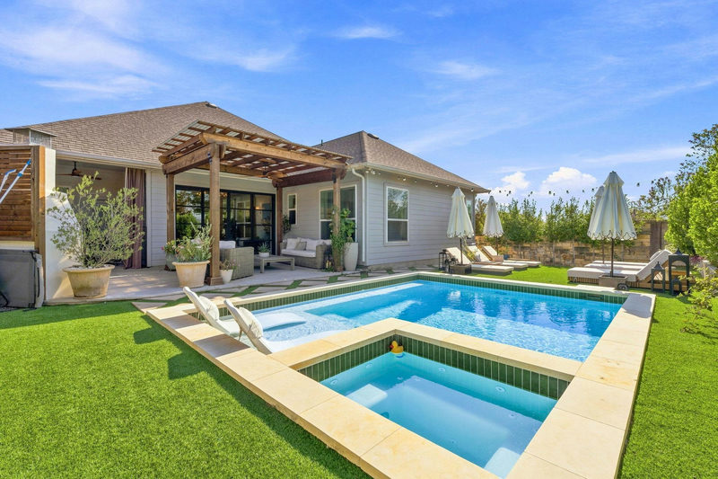 7904 Beacon Knob Way — exterior