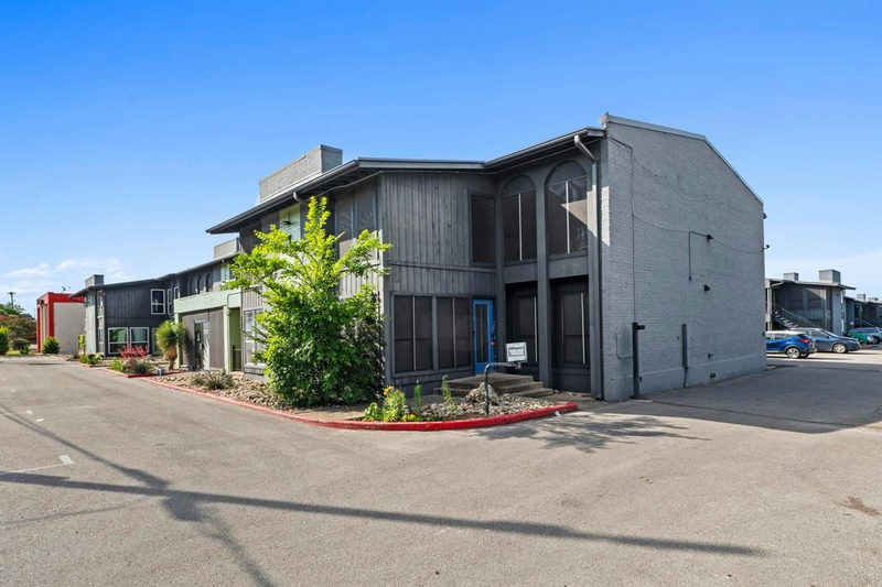 909 Reinli St #101 — exterior