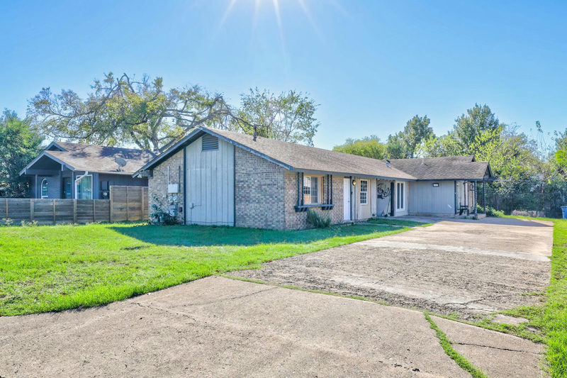 205 Liverpool Dr — exterior