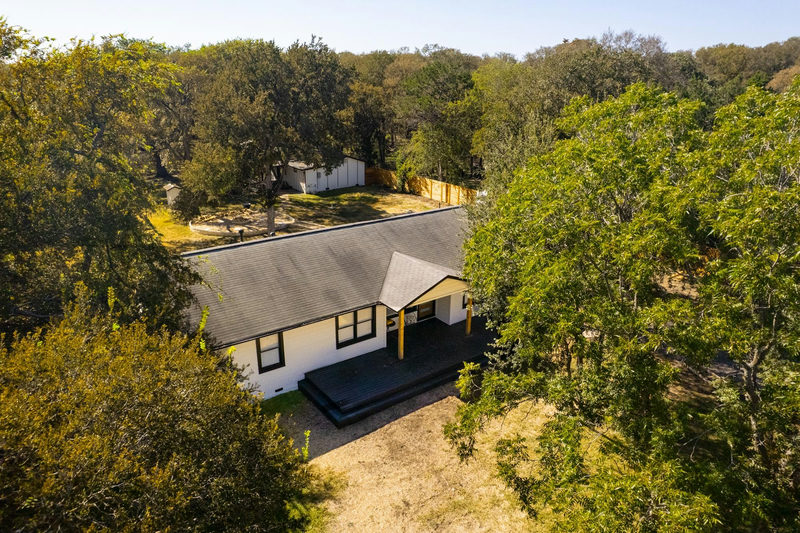8904 Chisholm Ln — exterior
