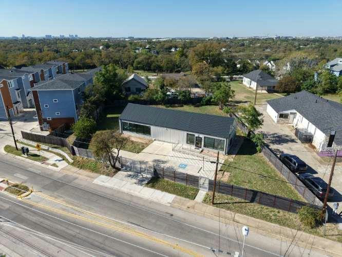 1152 Webberville Rd — exterior